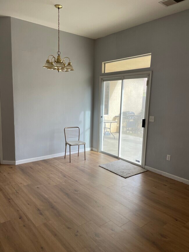 Building Photo - 550 Hearth Way