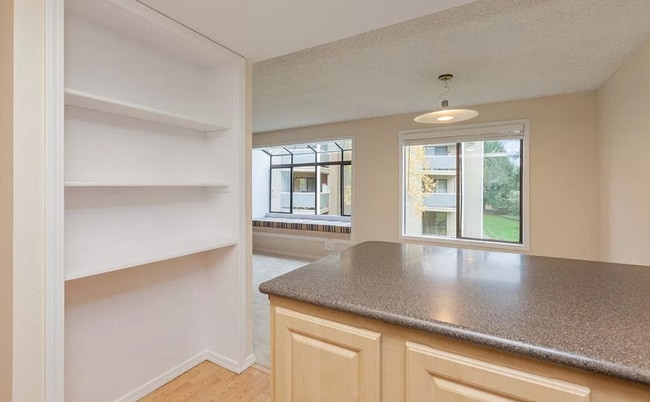 Building Photo - 2 Bedroom 1.75 Bath Condo in Lynnwood