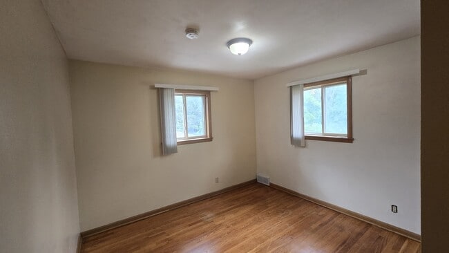 Building Photo - 426 Rushmore Ln