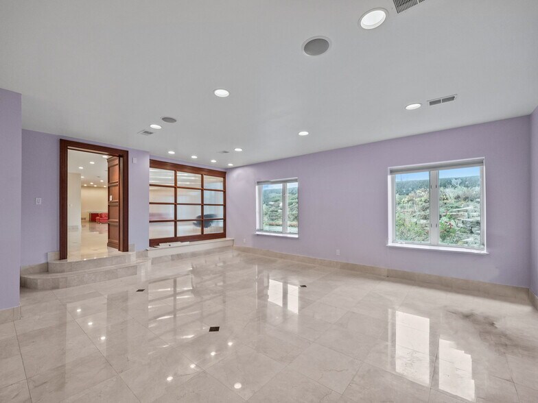 Building Photo - 3856 Vista Ln