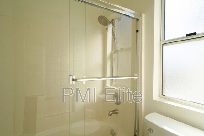 Building Photo - 27879 Skycrest Cir Dr