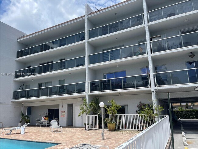 Building Photo - 3868 NE 169th St