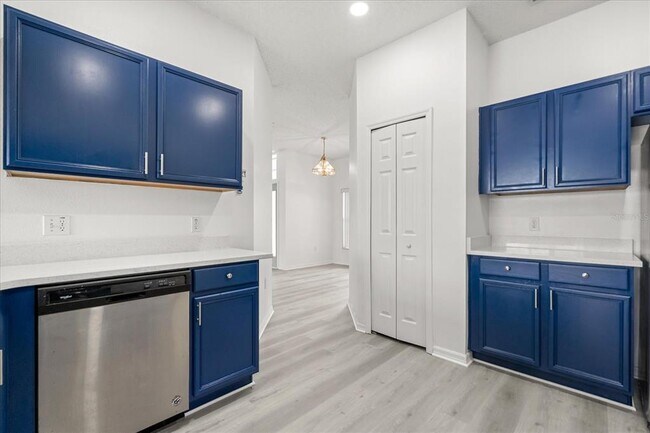Building Photo - 521 Bromley Ct