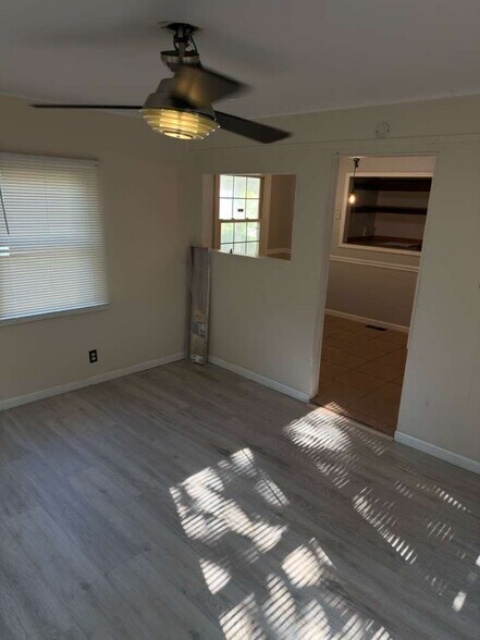 Building Photo - 10421 Renfrew Dr