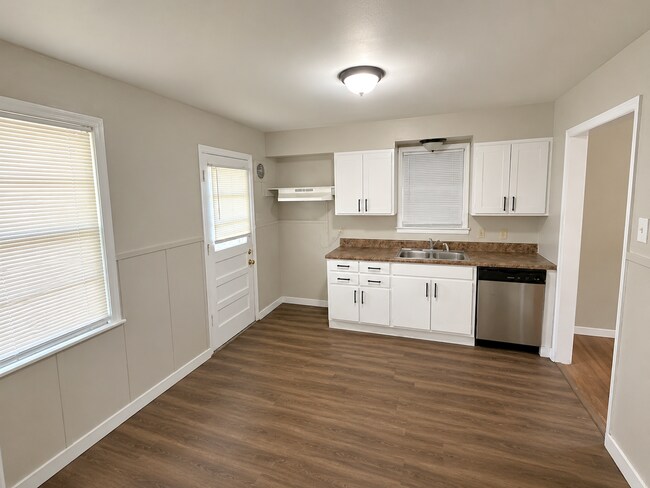 Building Photo - 1050 Dora Cove
