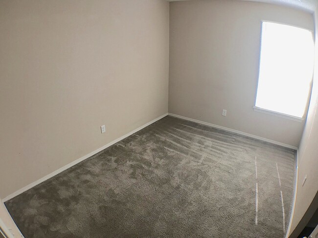 Building Photo - East El Paso 3 bed Refrig A/C
