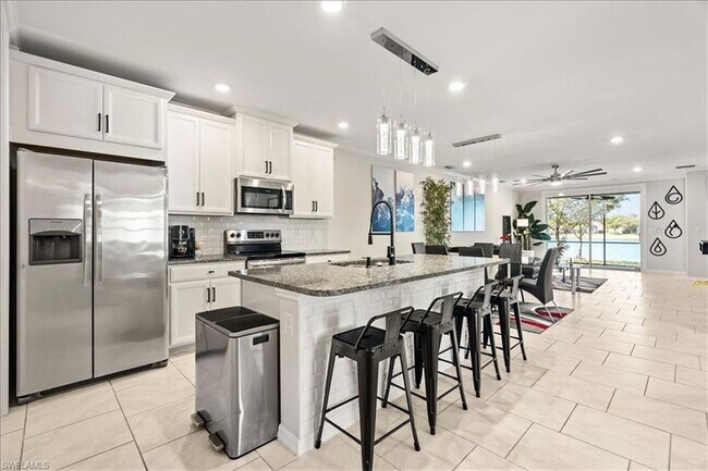 Building Photo - 14672 Edgewater Cir