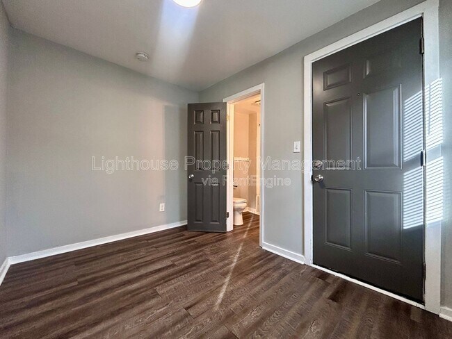 Building Photo - 1000 Cass Ave SE