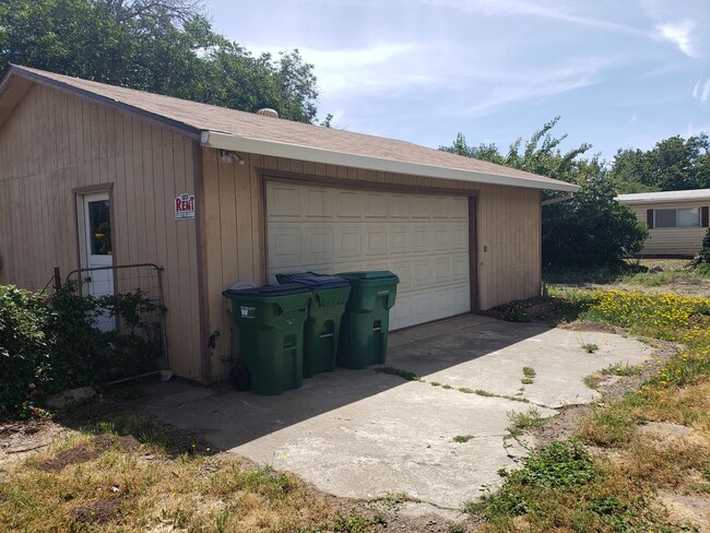 Building Photo - PRIVACY!!!  2 Bed 2 bath mobile home on ac...