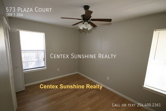 Building Photo - 573 Plaza Ct