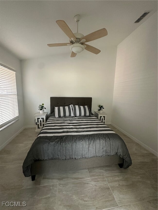 Building Photo - 16821 Sanibel Sunset Ct