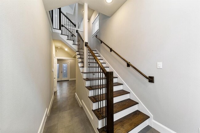 Building Photo - 5521 Larkin St