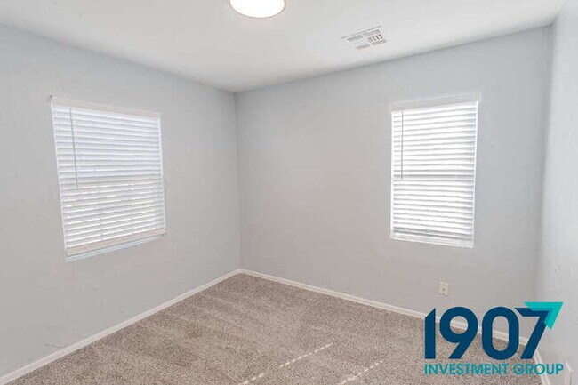 Building Photo - Charming & Updated 3-Bedroom Home in Moore...