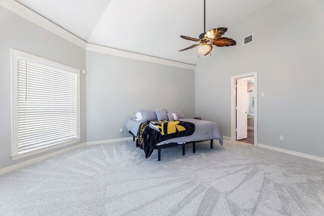 Building Photo - 10 Acorn Cluster Ct