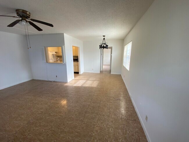 Building Photo - 209 Norwich I