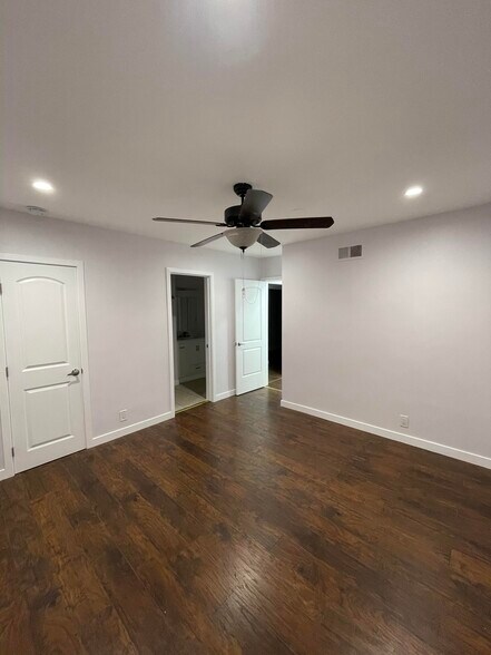 Building Photo - 12553 Chandler Blvd