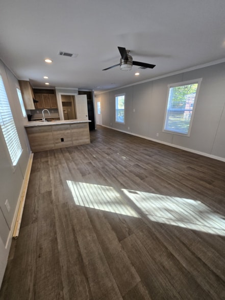 Building Photo - 3000 S 9th Ave