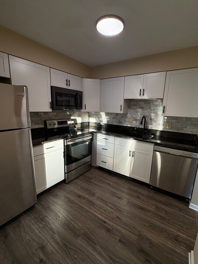 Building Photo - 1440 Slade Ave