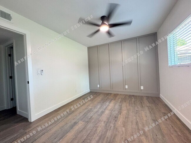 Building Photo - 520 N Stapley Dr