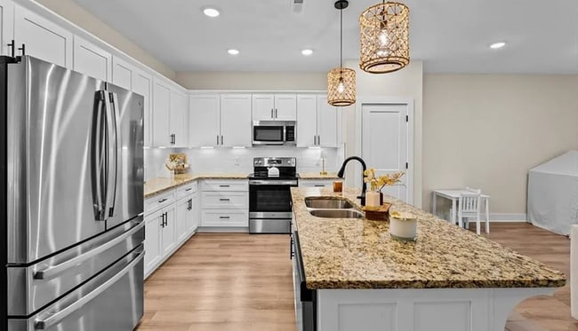 Building Photo - Like new modern maintenance free 3 bedroom 2.5 bath townhouse in Greensboro. Lawn care included.