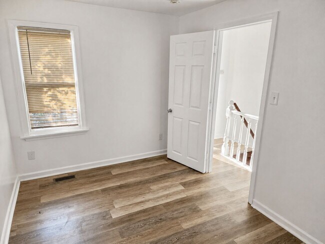 Building Photo - 302 Porter St