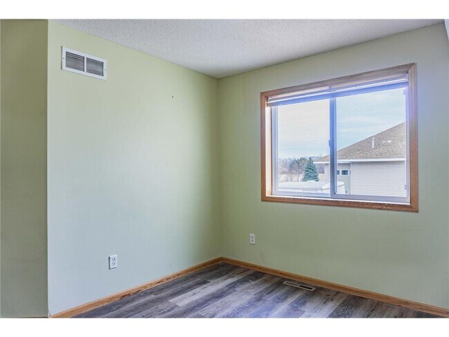Building Photo - 211X Blake Ave