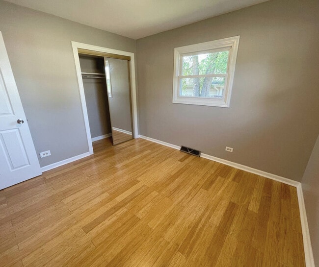 Building Photo - 546 Landmeier Rd