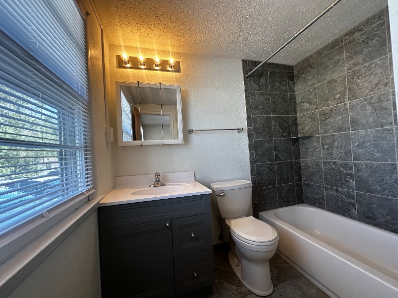 Building Photo - 324 S McKinley St