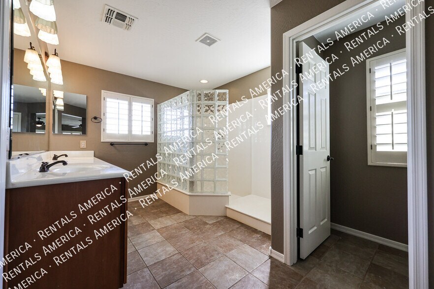 Building Photo - 26462 N 165th Dr