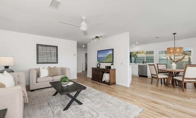 Building Photo - 3808 Vista Campana S