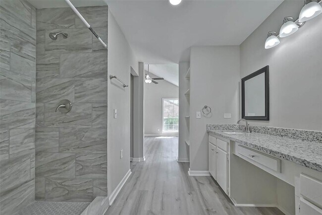 Building Photo - 17805 Villa Way Dr