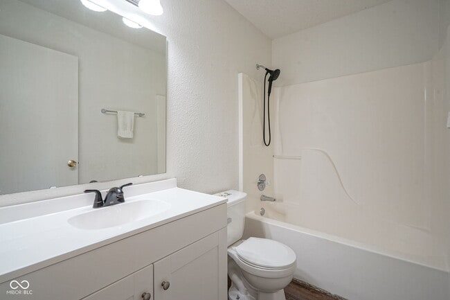 Building Photo - 1723 Farm Meadow Dr