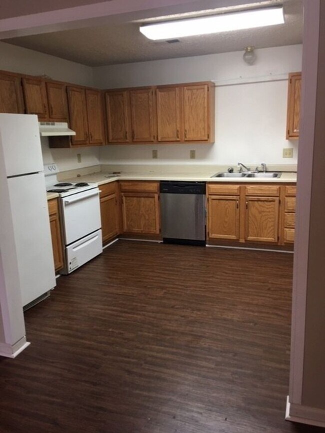 Building Photo - 220 Taliwa Gardens Dr