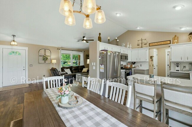 Building Photo - Updated 3-Bed Home with 2-Car Garage and Fenced in Yard on .23+ Acres, Near GVSU