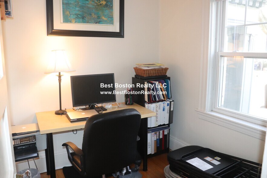 Building Photo - 8 Forest St