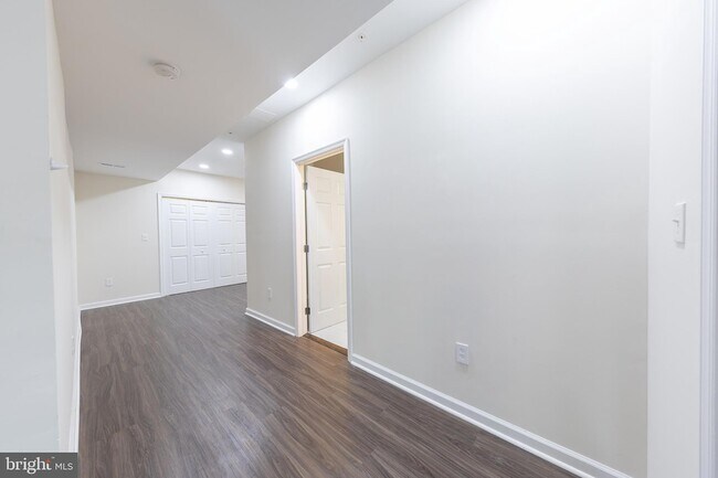 Building Photo - 7640 Knotting Hl Ln
