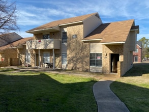 Building Photo - 402 Summer Ct
