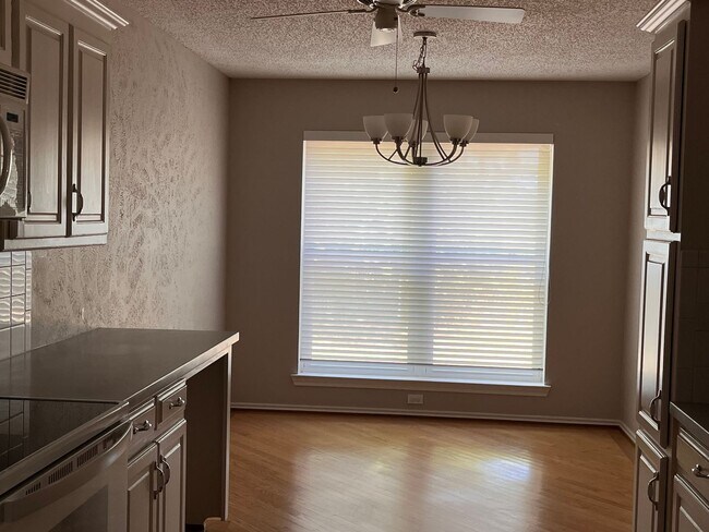 Building Photo - 4 Bedroom 2 Bath 2 Car Garage in Arlington - Excellent Location