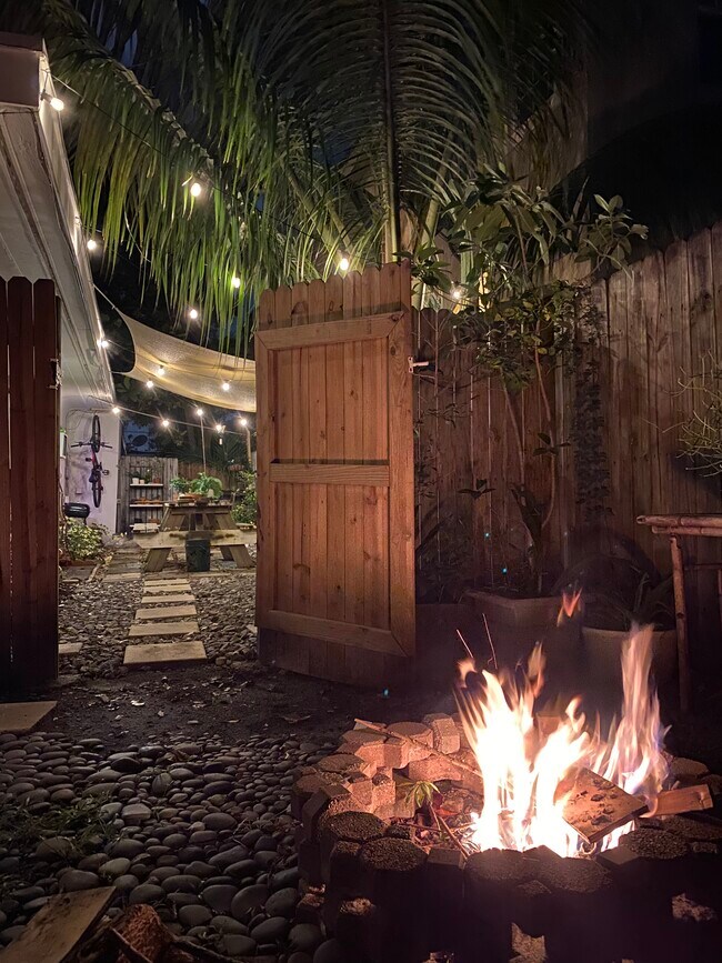 Building Photo - 713 SW 7th St