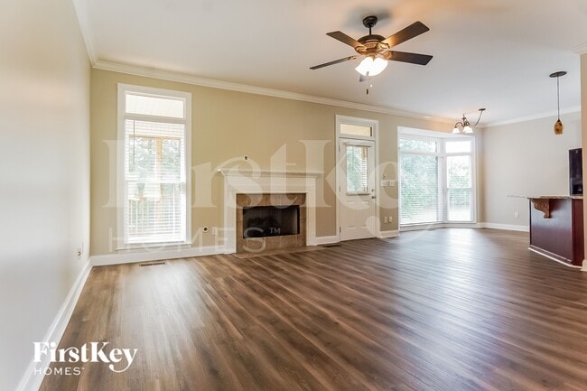 Building Photo - 2026 Laurel Lakes Ln