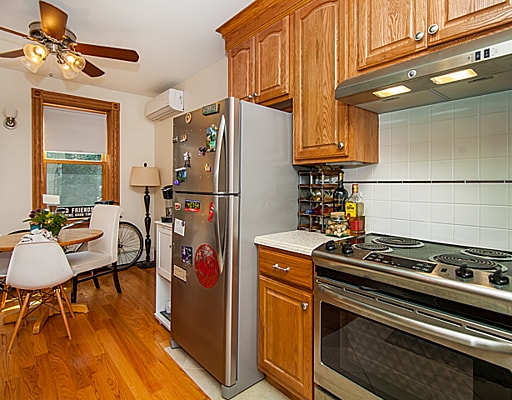 Building Photo - 137 Charles St