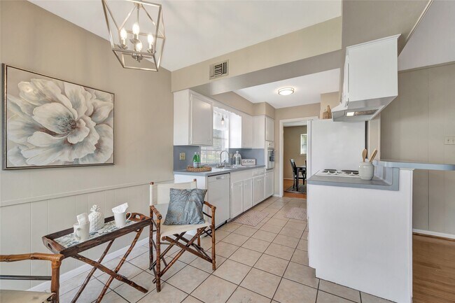 Building Photo - 847 Carlingford Ln