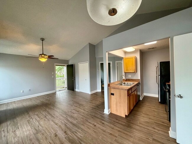 Building Photo - 549 Sun Ridge Pl