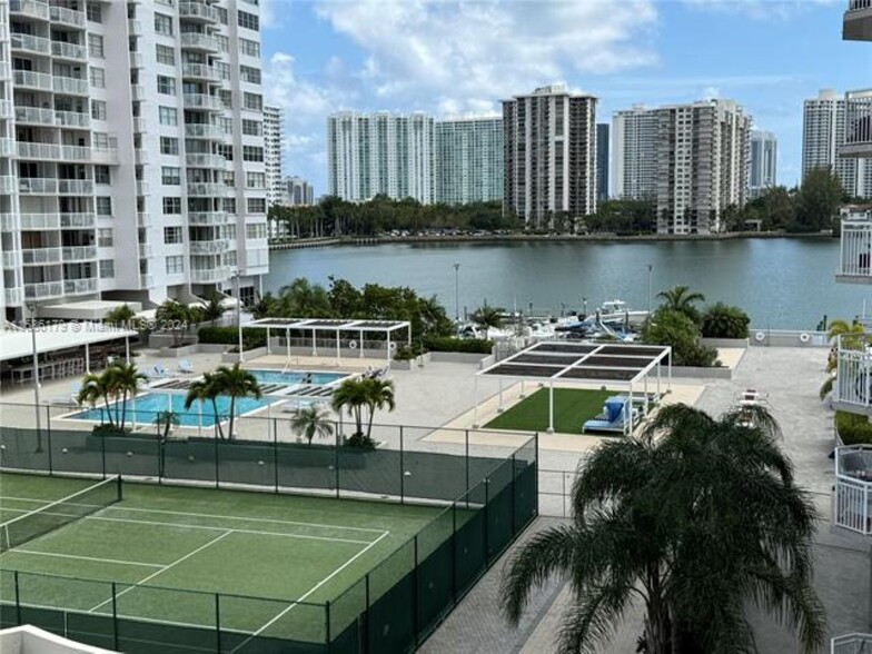 Building Photo - 18031 Biscayne Blvd