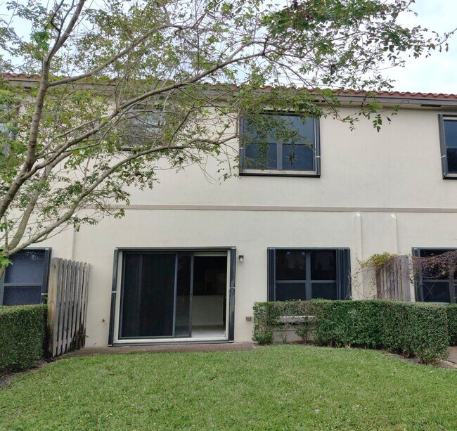 Building Photo - 2 Bed/2.5 Bath Spacious Townhome In Lake Worth!  ** Two Master Bedrooms ** Available SOON **