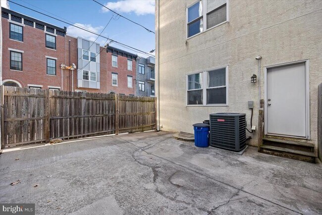 Building Photo - 1322 N 15th St