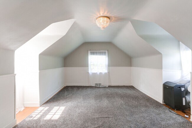 Building Photo - 4 bedroom, 2.5 bathroom home in Camp Hill
