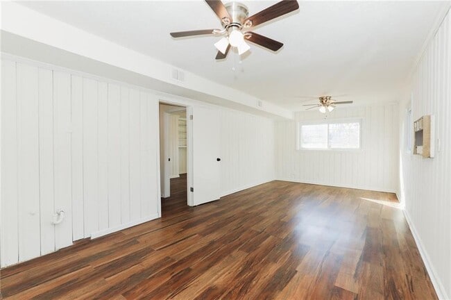 Building Photo - 2332 Miriam Ln