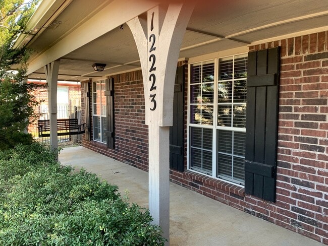 Building Photo - Darling Home In Jenks Schools!