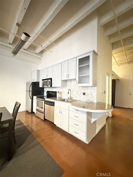 Building Photo - 312 W 5th St